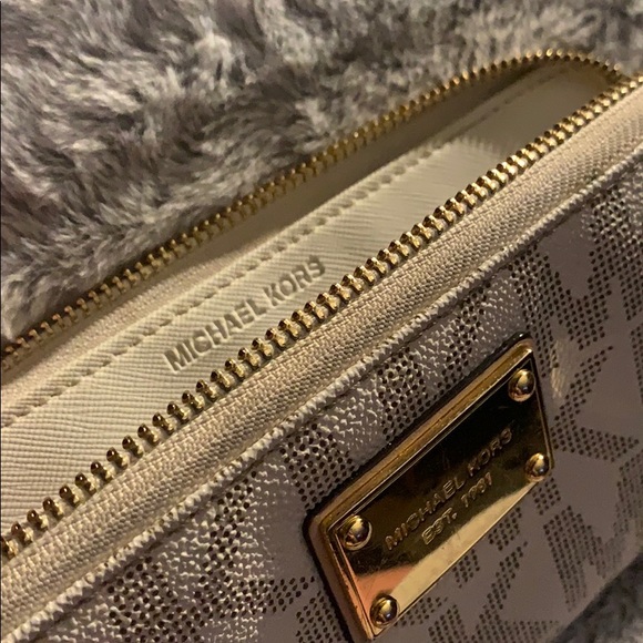 White Michael Kors Authentic Wallet - Picture 5 of 8